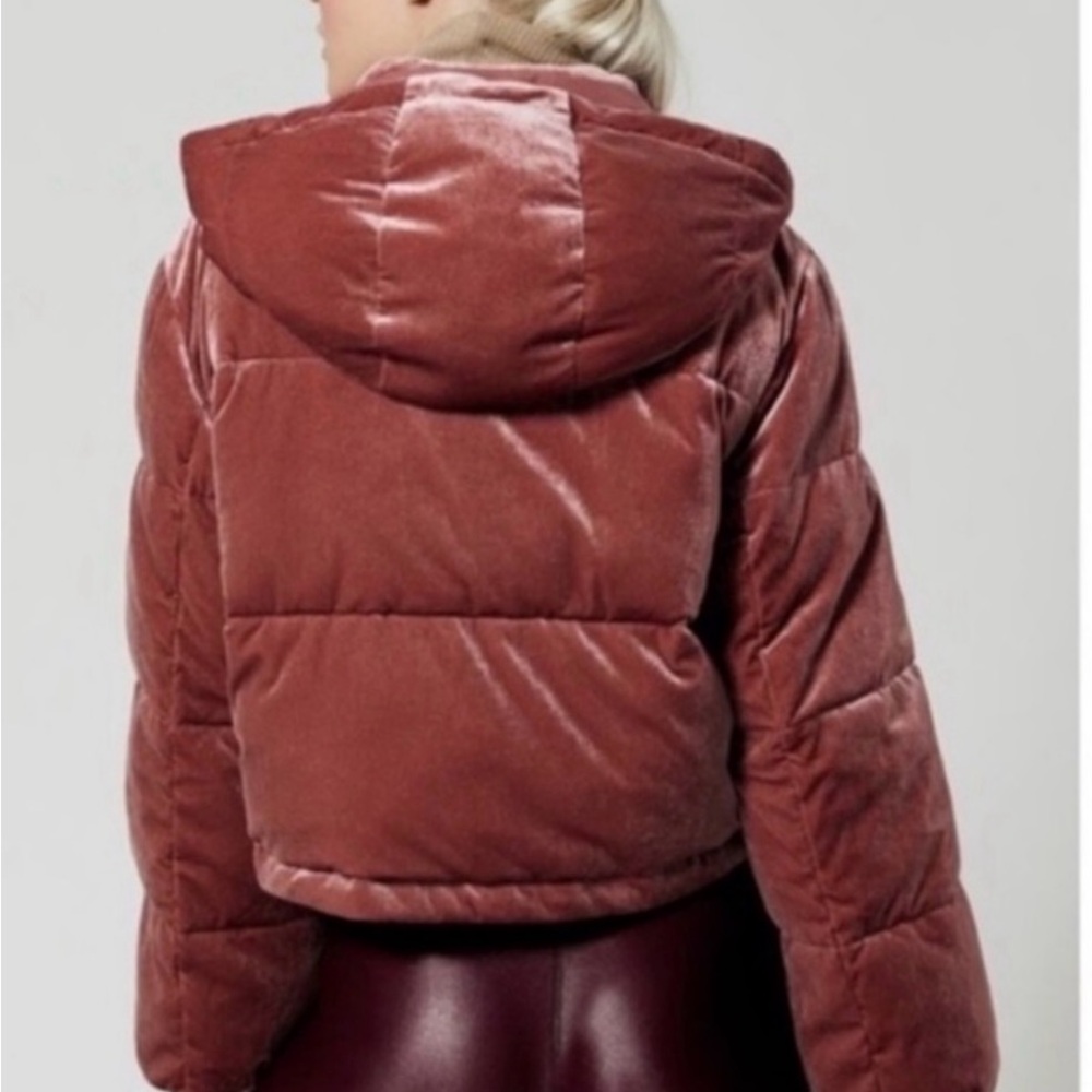 ALO Yoga Cropped Puffer Jacket Velvet Velour Rosewood Size Large - Picture 5 of 6